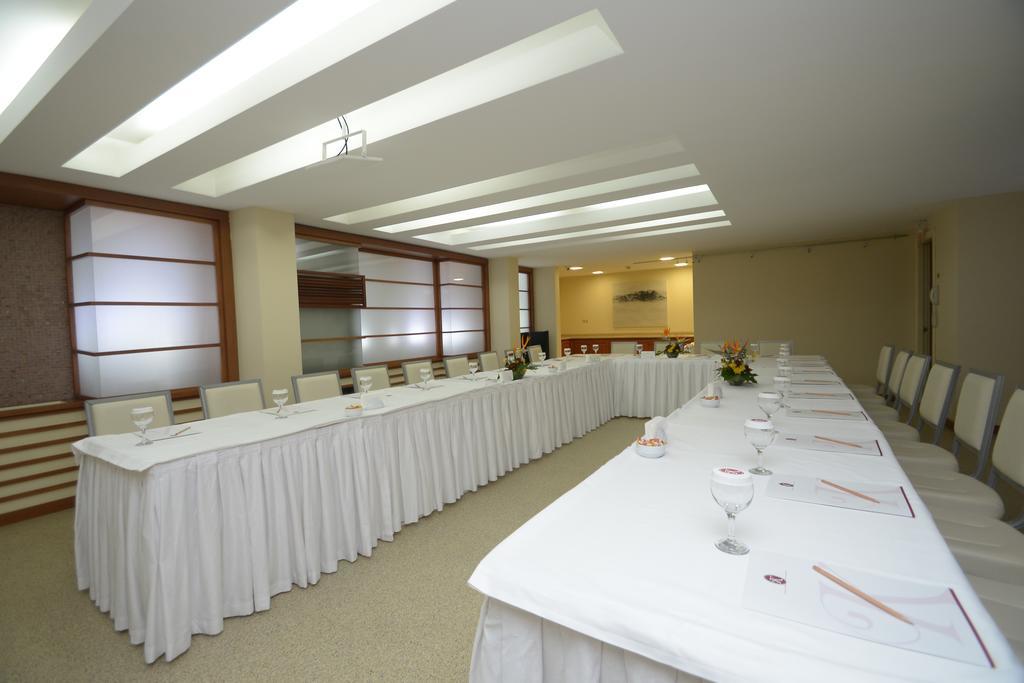 Karaca Hotel İzmir